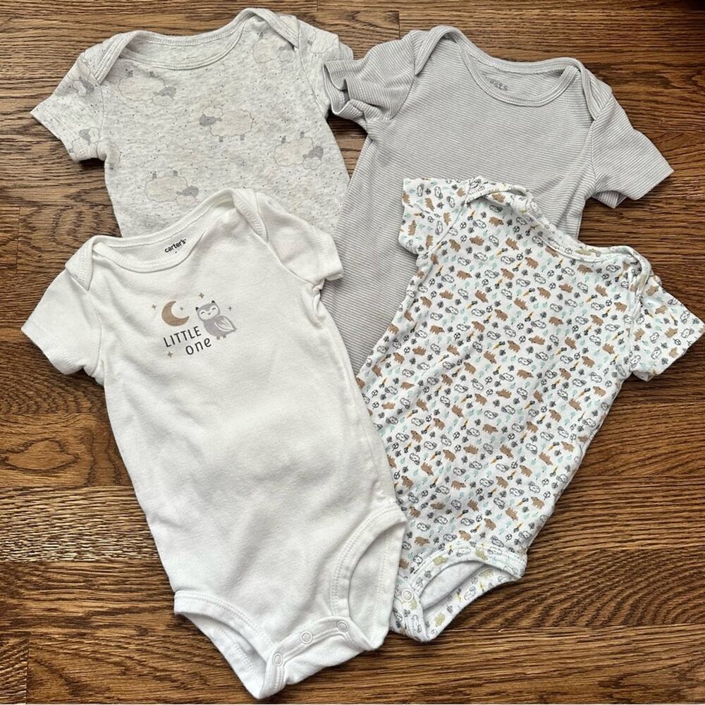 Carter’s grey and white short sleeve onesie bundle, size 6 months (set of 4)